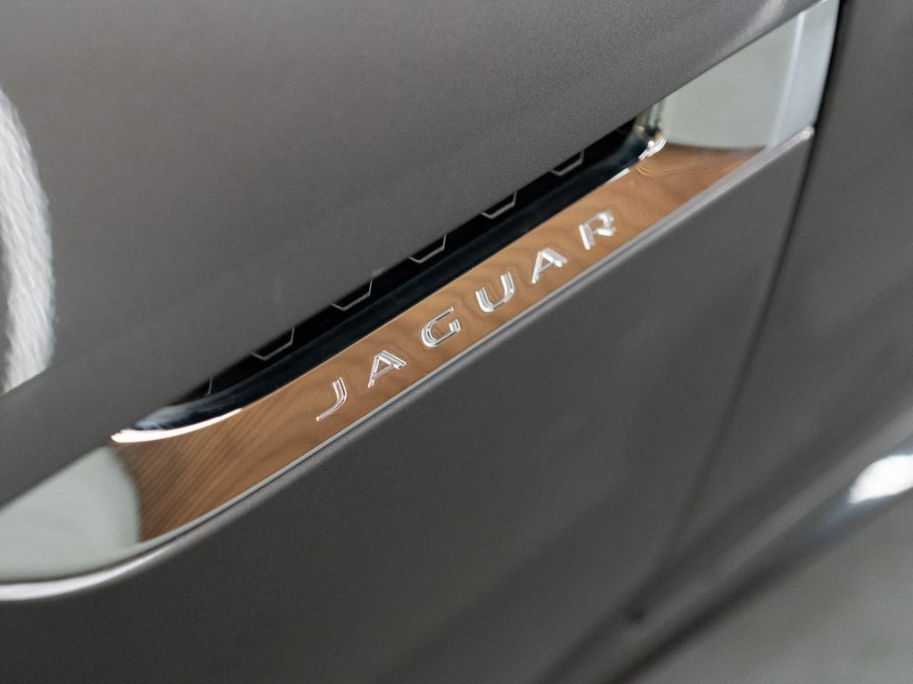 Used Jaguar F-Type 2018 for sale - 76690760: Photo 9