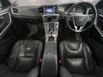 Used Volvo V60 2017 for sale - 78182105: Photo