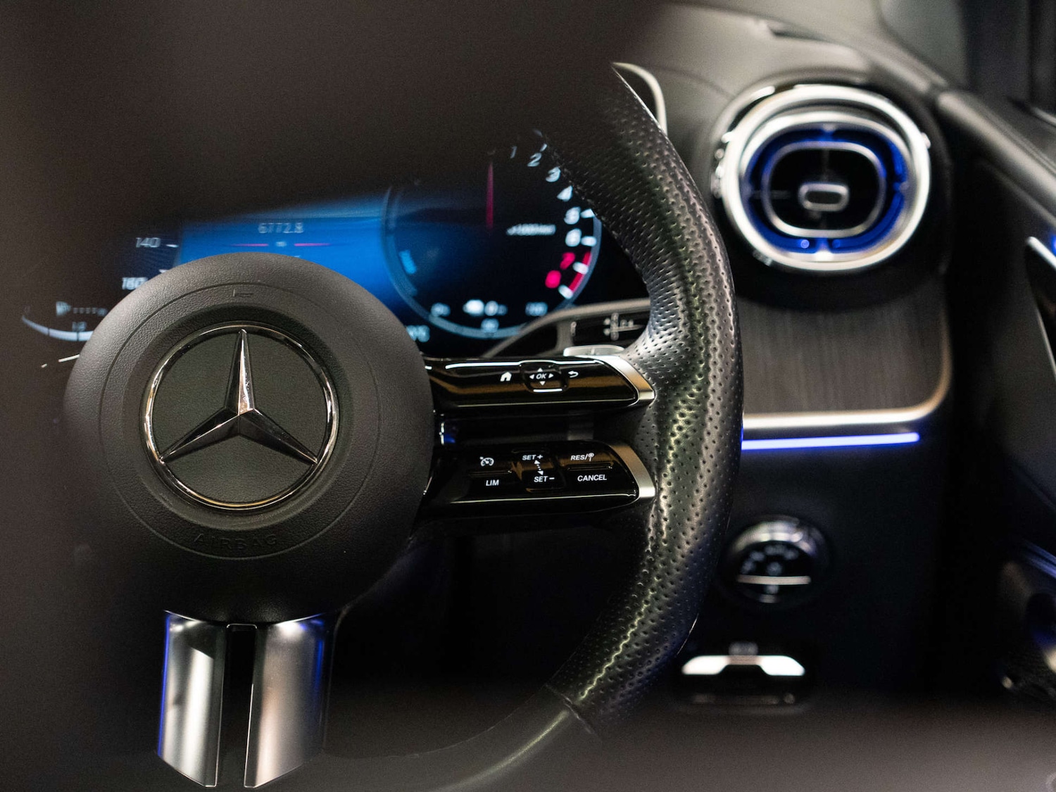 Used Mercedes-Benz GLC 2023 for sale - 77105771: Photo 22