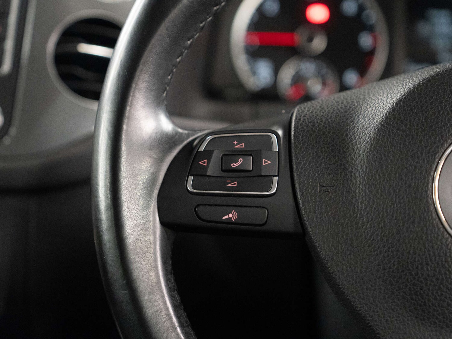 Used Volkswagen Tiguan 2015 for sale - 77567788: Photo 11