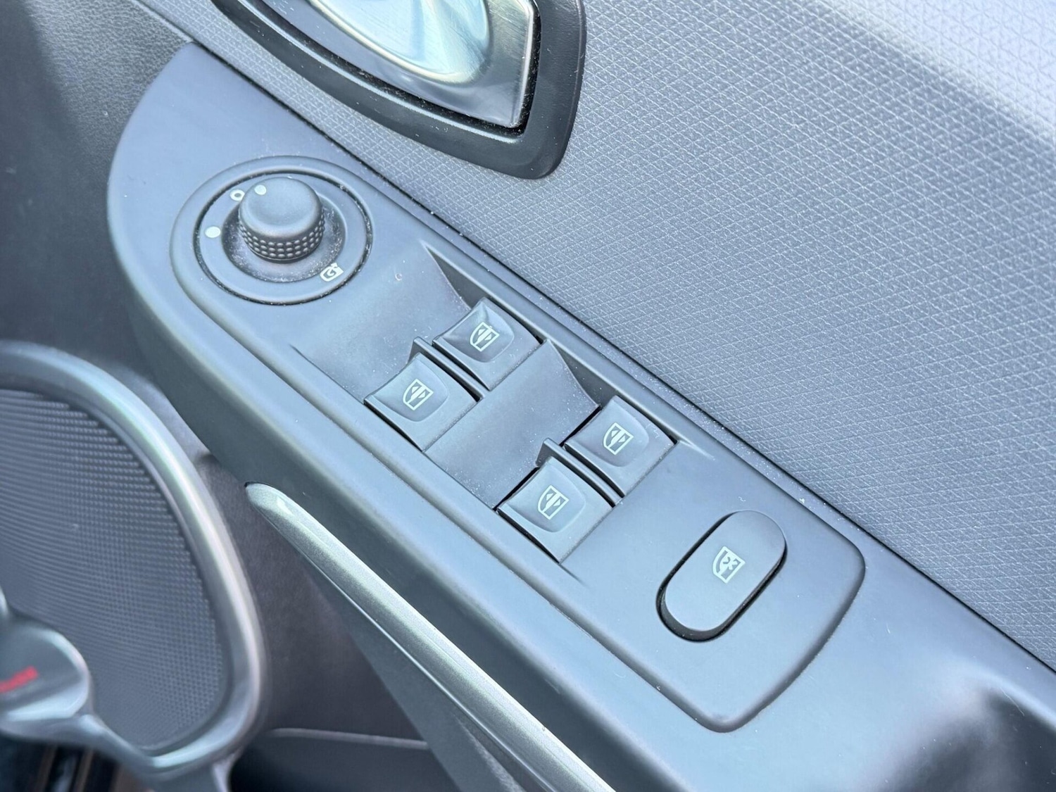 Used Renault Clio 2016 for sale - 77129001: Photo 25