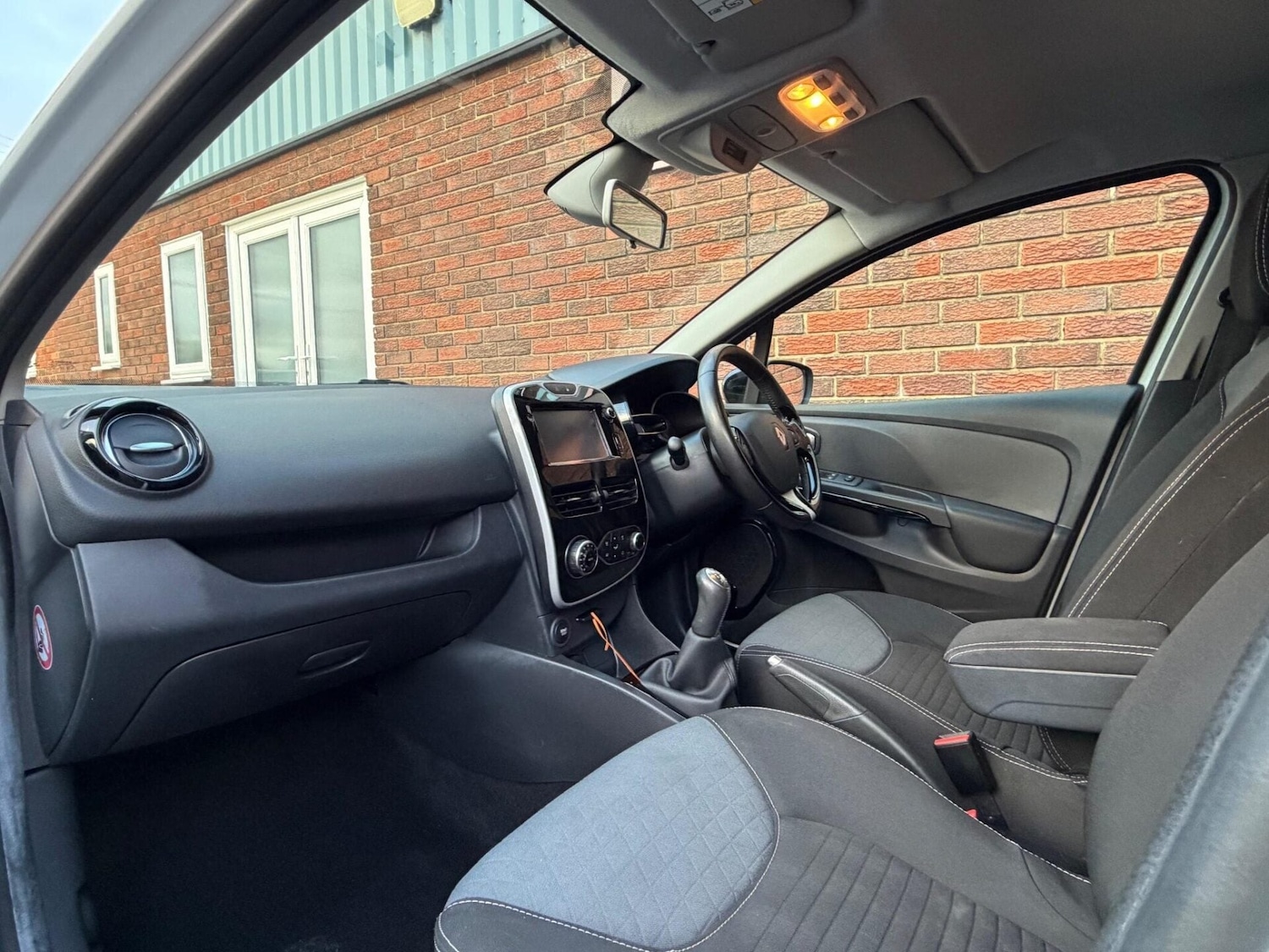 Used Renault Clio 2015 for sale - 77318275: Photo 28