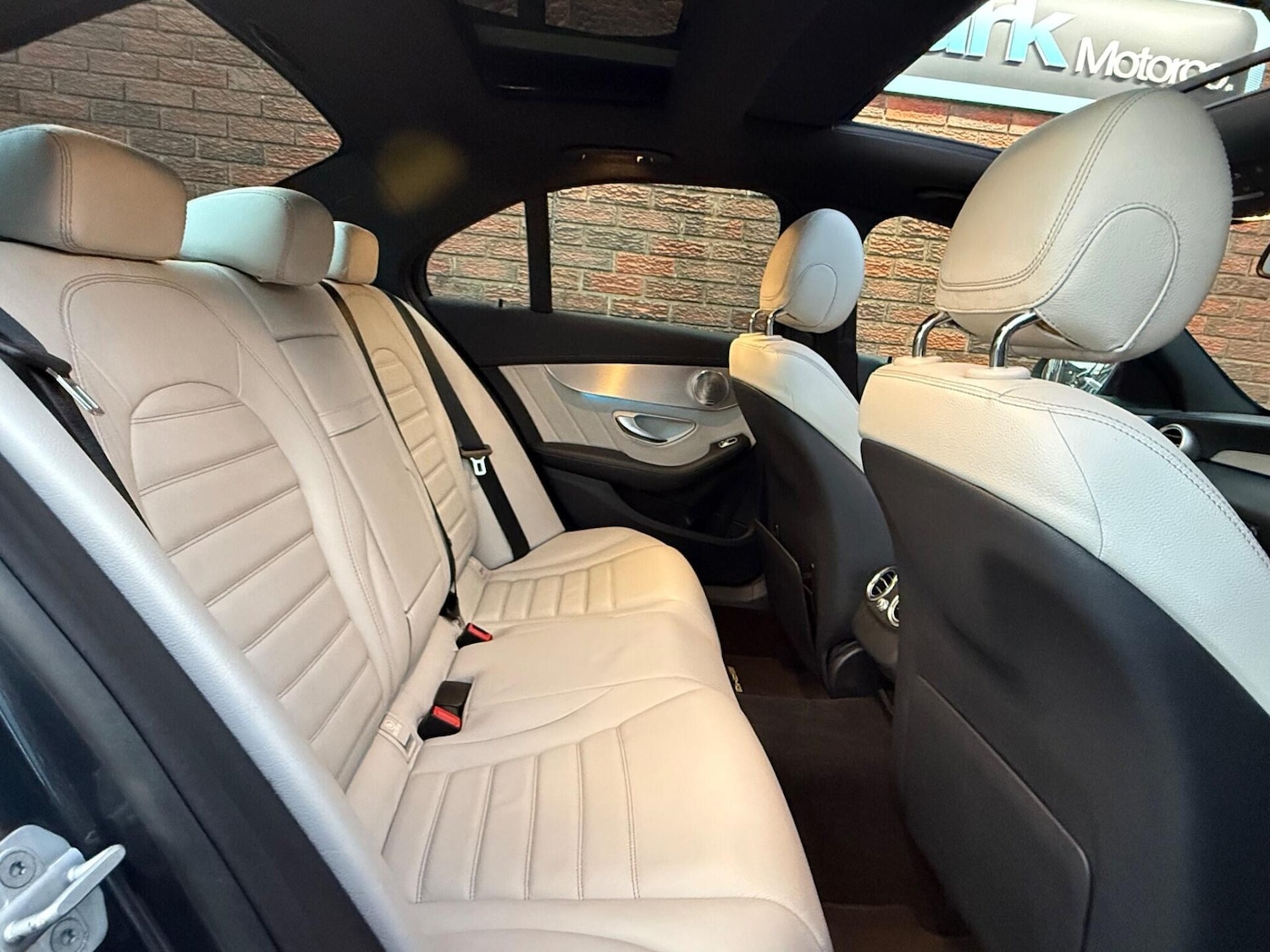 Used Mercedes-Benz C Class 2015 for sale - 76783125: Photo 34