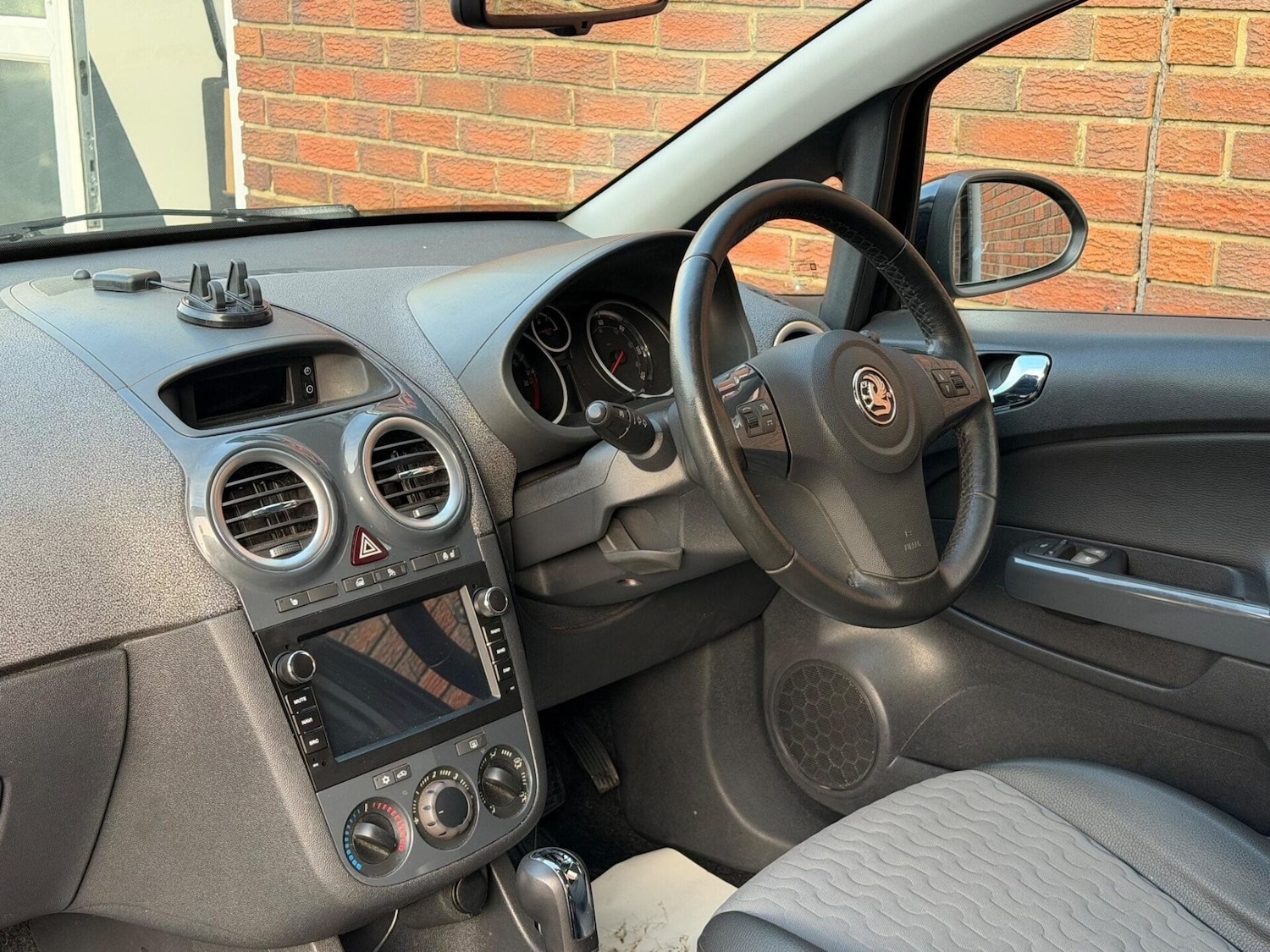 Used Vauxhall Corsa 2011 for sale - 76906166: Photo 2