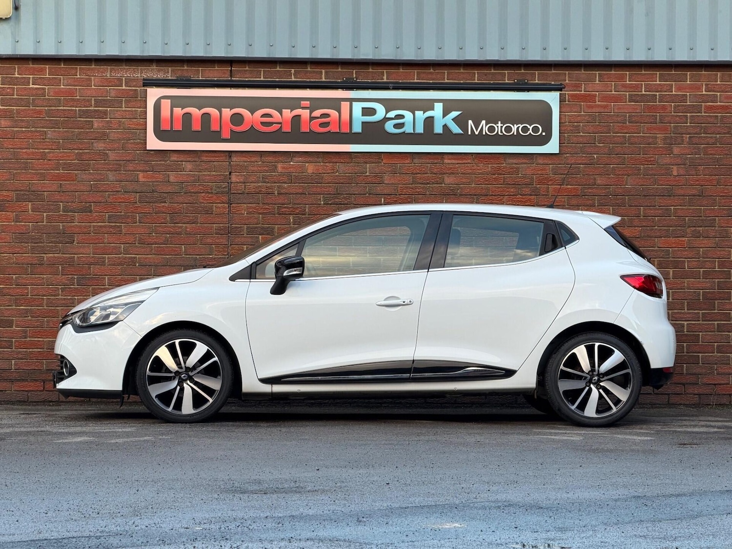 Used Renault Clio 2015 for sale - 76783091: Photo 10