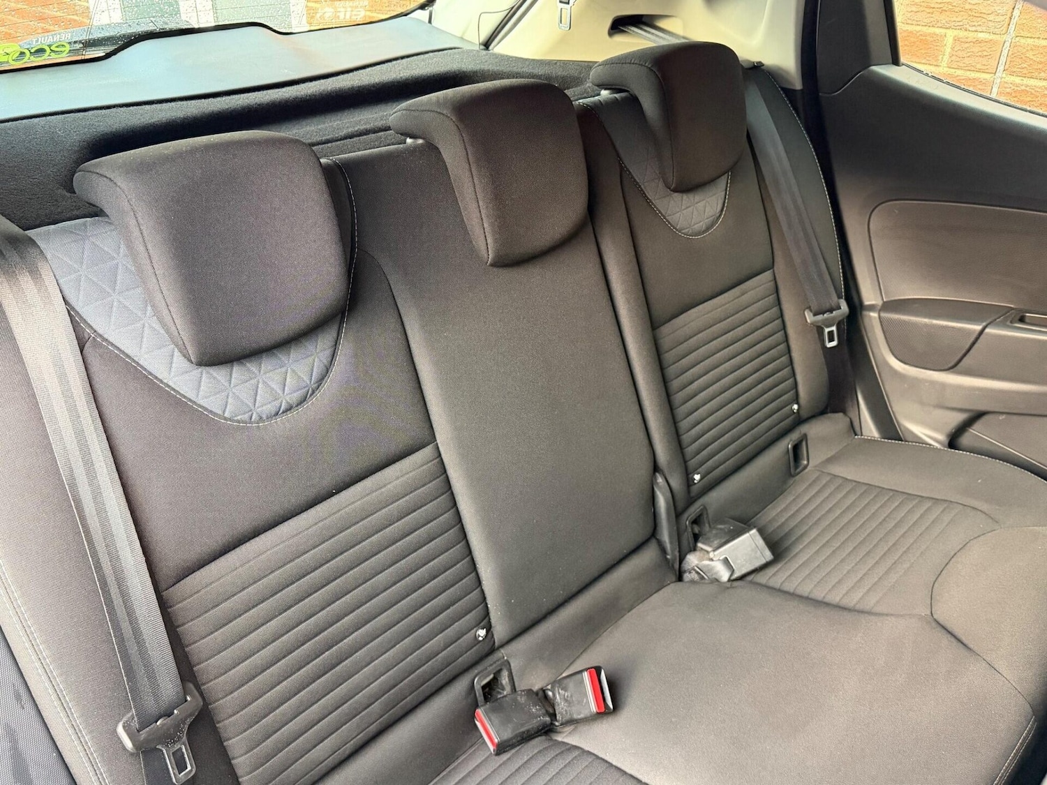 Used Renault Clio 2015 for sale - 76783091: Photo 23