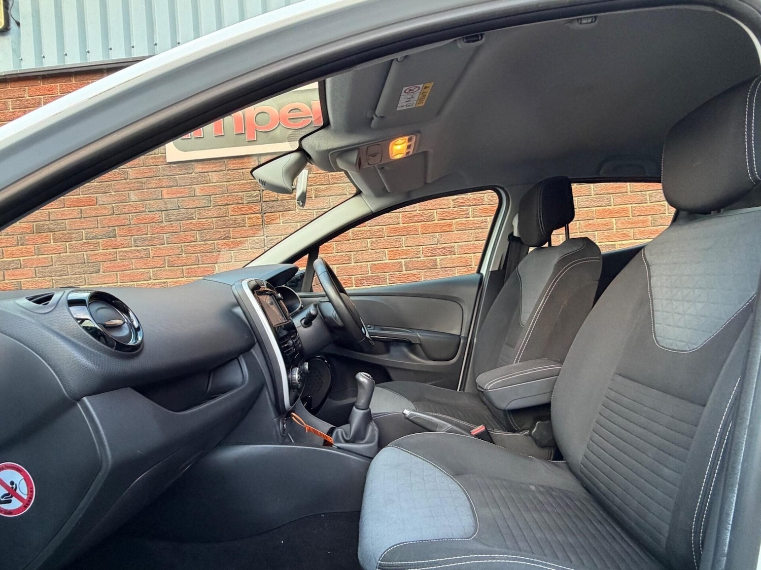 Used Renault Clio 2015 for sale - 76783091: Photo 29