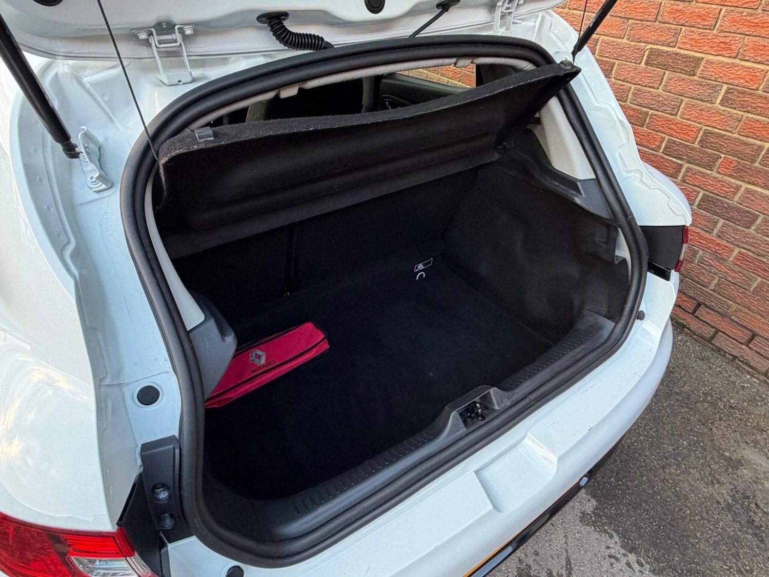 Used Renault Clio 2015 for sale - 76783091: Photo 33