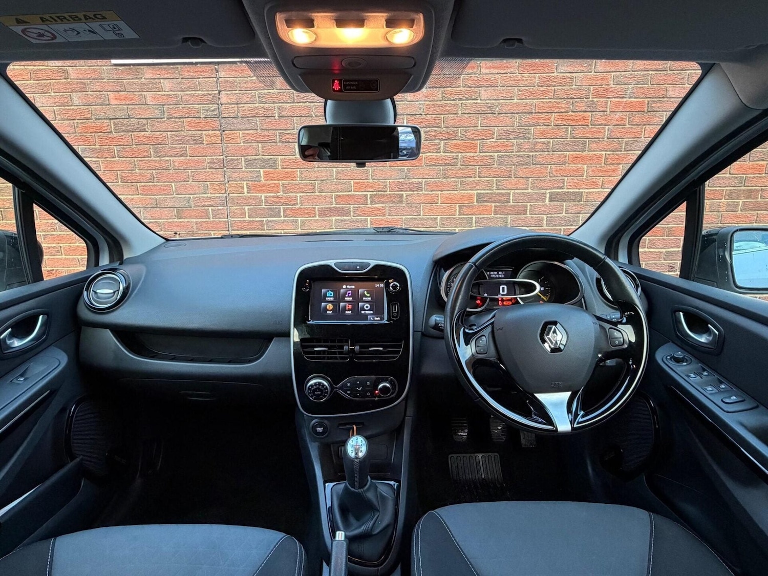 Used Renault Clio 2015 for sale - 76783091: Photo 35