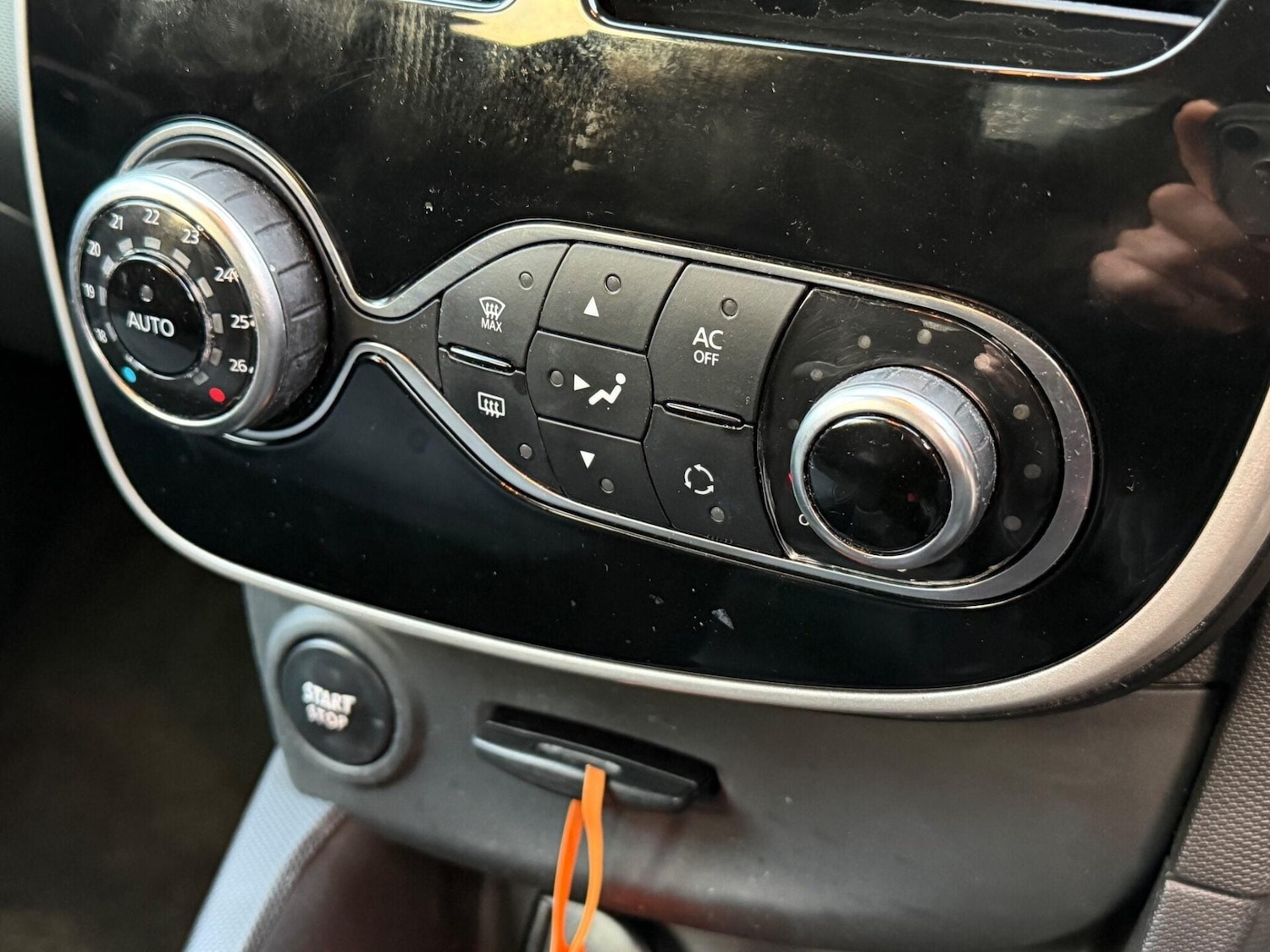 Used Renault Clio 2015 for sale - 76783091: Photo 38