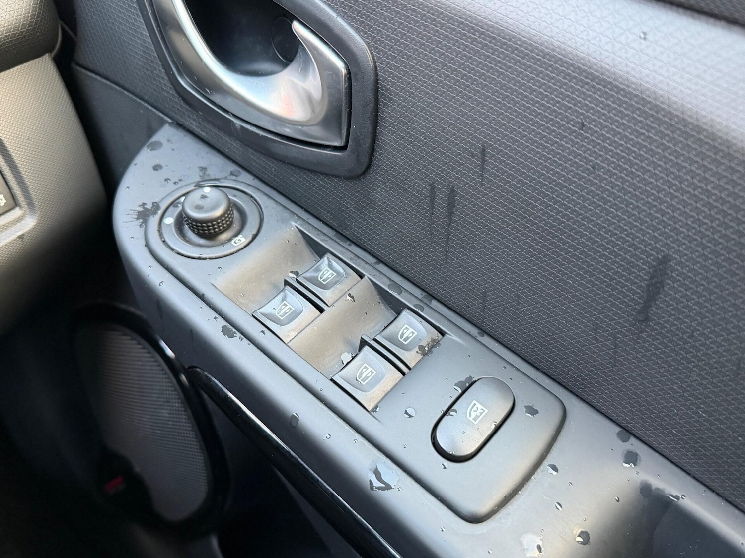 Used Renault Clio 2015 for sale - 76783091: Photo 40