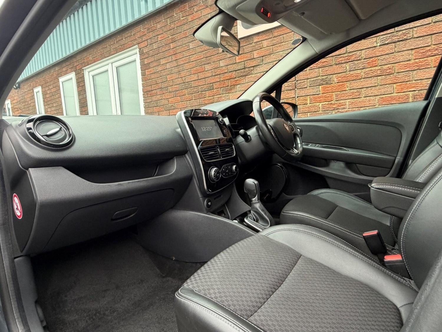 Used Renault Clio 2017 for sale - 77168665: Photo 24