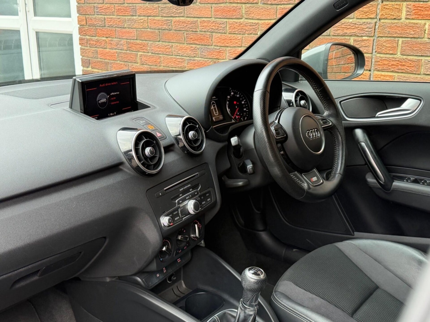 Used Audi A1 2015 for sale - 77368062: Photo 2