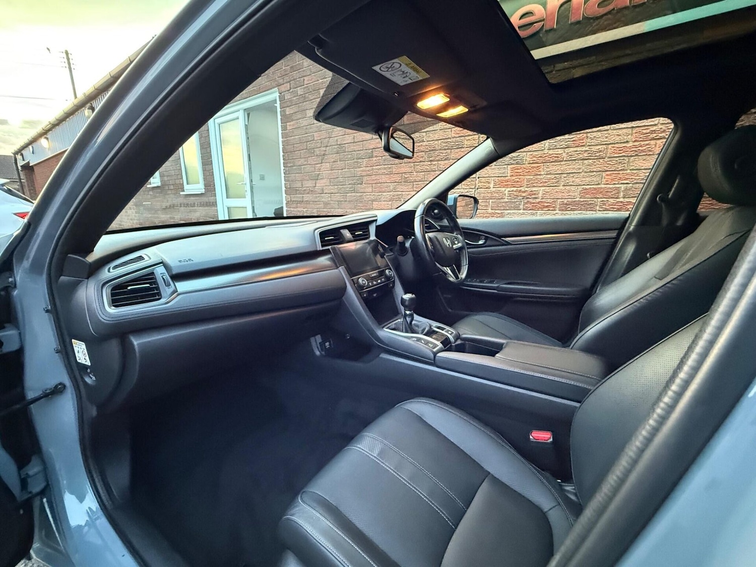 Used Honda Civic 2018 for sale - 77020290: Photo 23