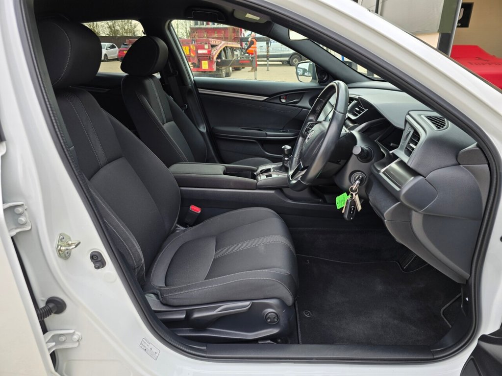 Used Honda Civic 2017 for sale - 77734052: Photo 13