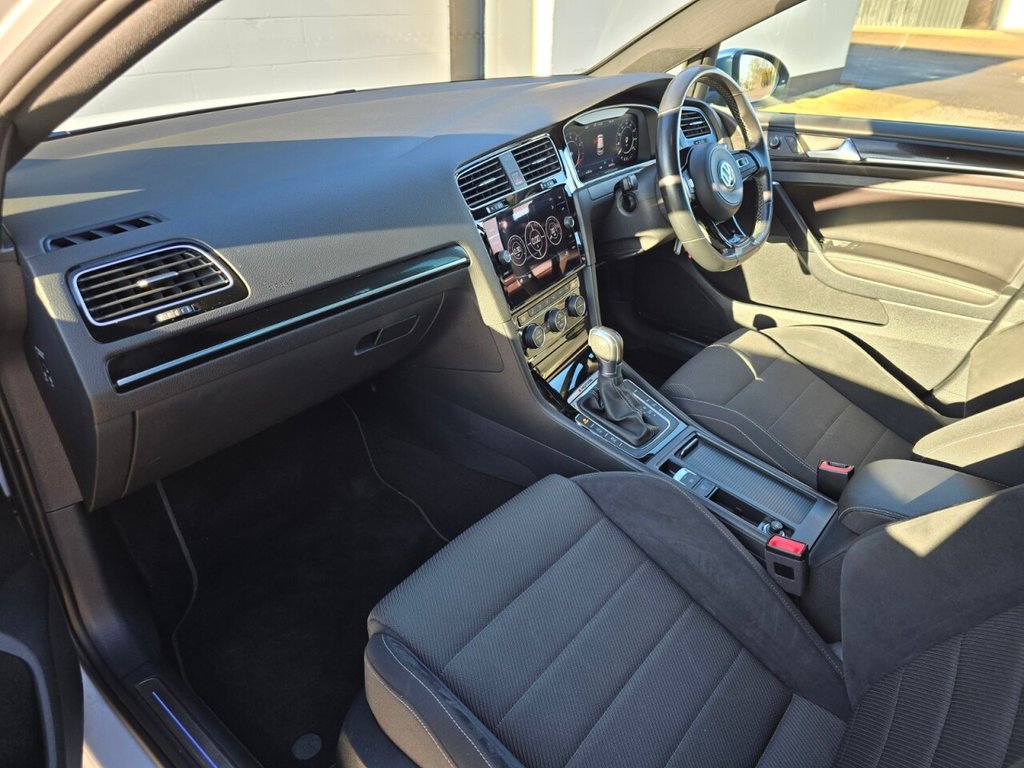 Used Volkswagen Golf 2018 for sale - 77133401: Photo 21