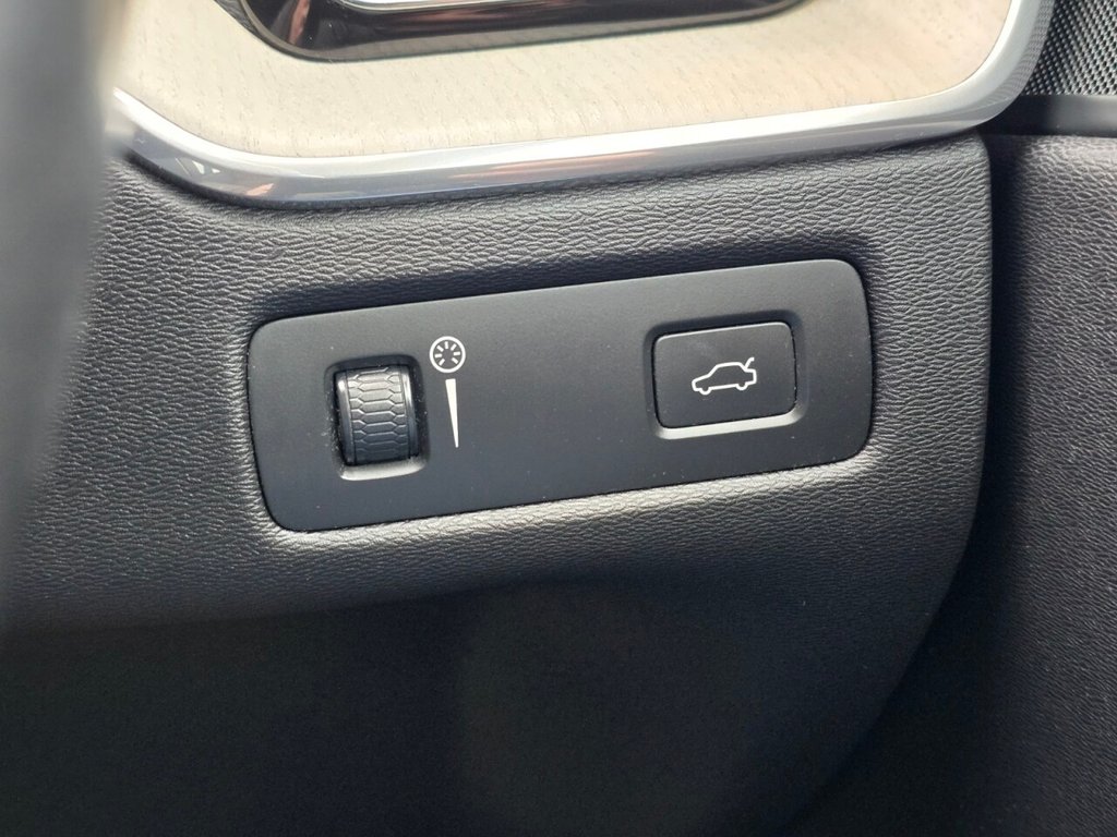 Used Volvo XC60 2018 for sale - 77571519: Photo 35