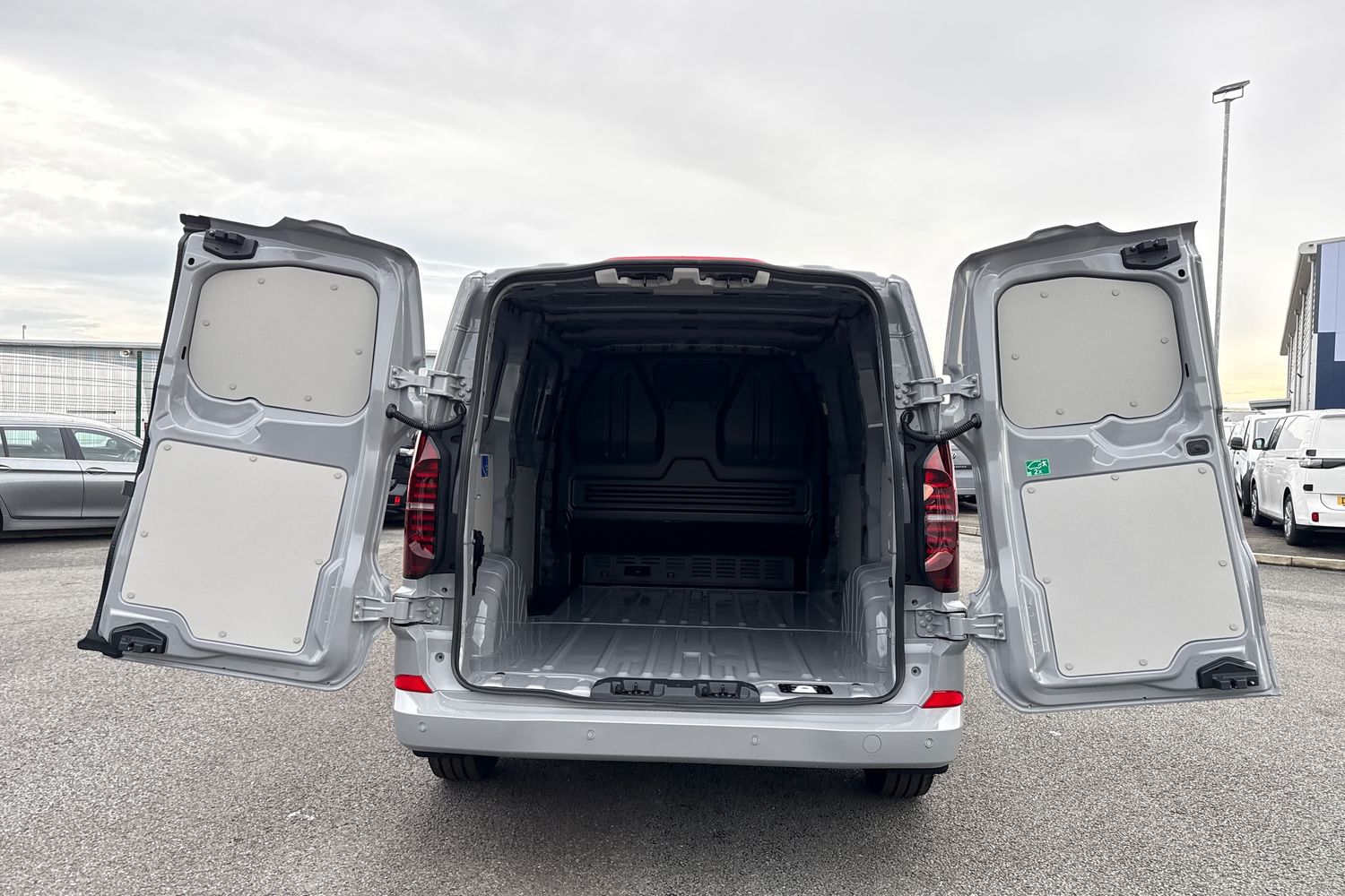 Used Volkswagen Transporter 2025 for sale - 77812584: Photo 6