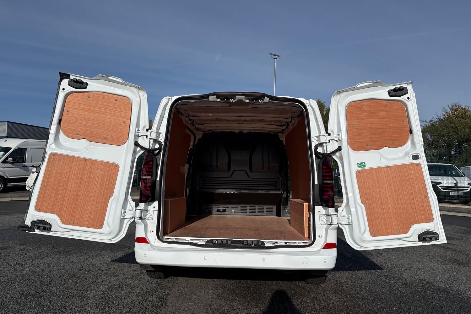 Used Volkswagen Transporter 2025 for sale - 76416589: Photo 7