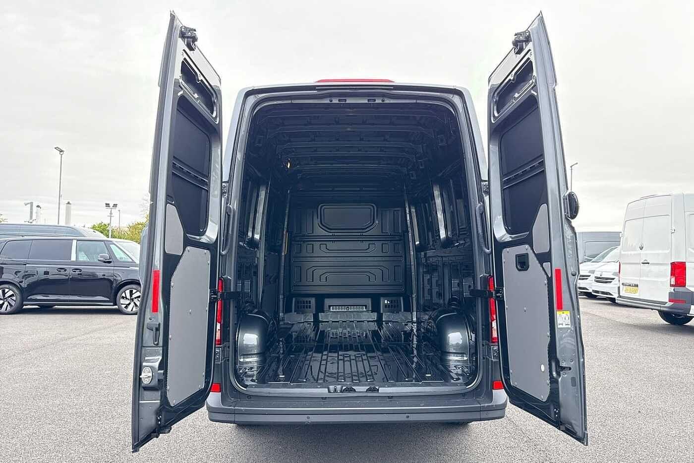Used Volkswagen Crafter 2025 for sale - 76847889: Photo 9