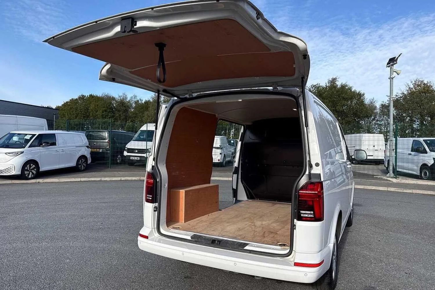 Used Volkswagen Transporter 2024 for sale - 76985304: Photo 29