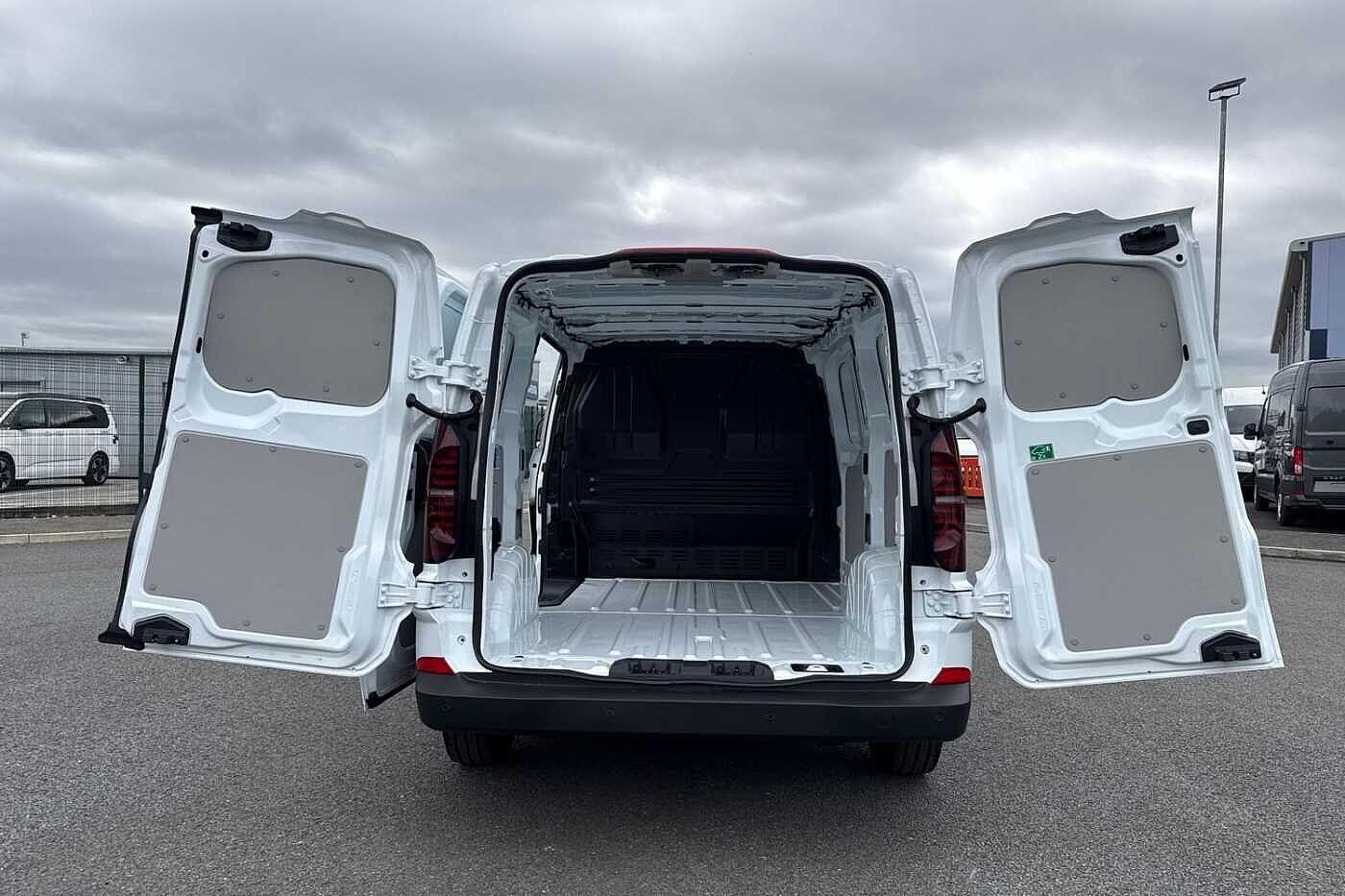 Used Volkswagen Transporter 2025 for sale - 77649220: Photo 9