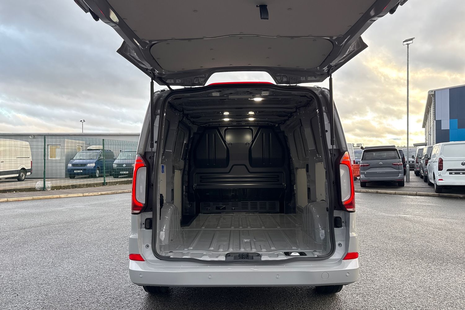 Used Volkswagen Transporter 2025 for sale - 77014030: Photo 6