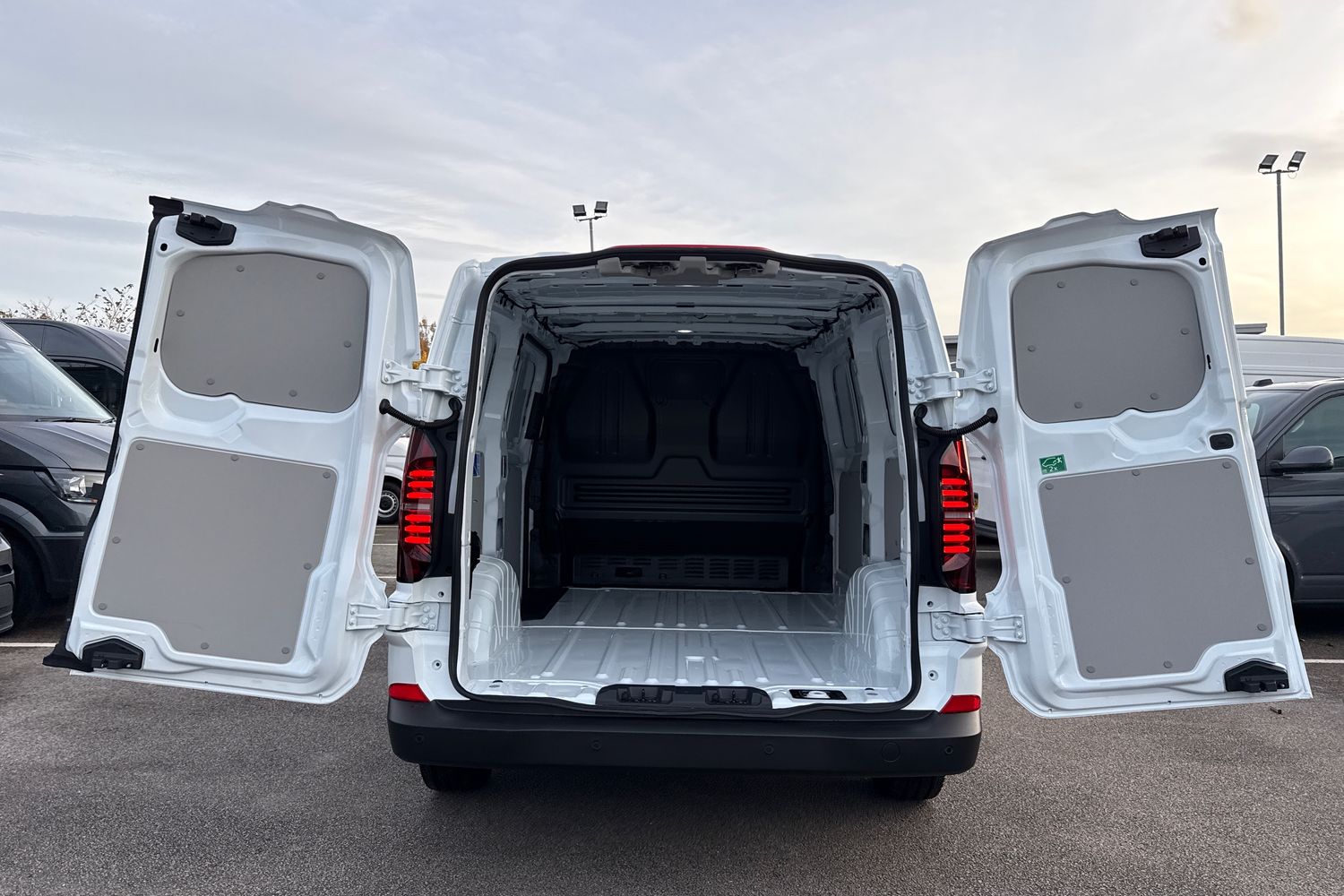 Used Volkswagen Transporter 2025 for sale - 76488303: Photo 6