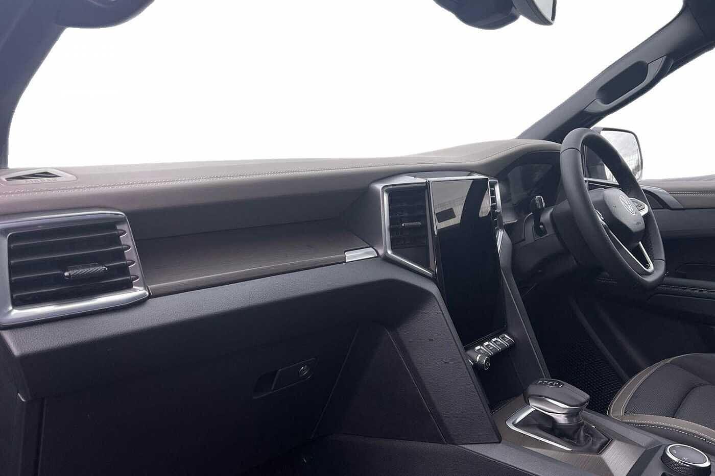 Used Volkswagen Amarok 2024 for sale - 76909431: Photo 2