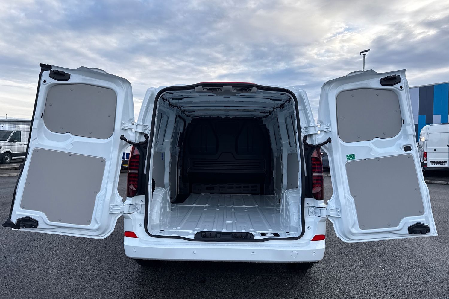 Used Volkswagen Transporter 2025 for sale - 77206737: Photo 6