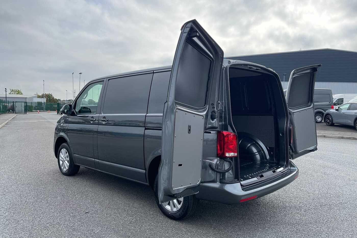 Used Volkswagen Transporter 2024 for sale - 77394152: Photo 30