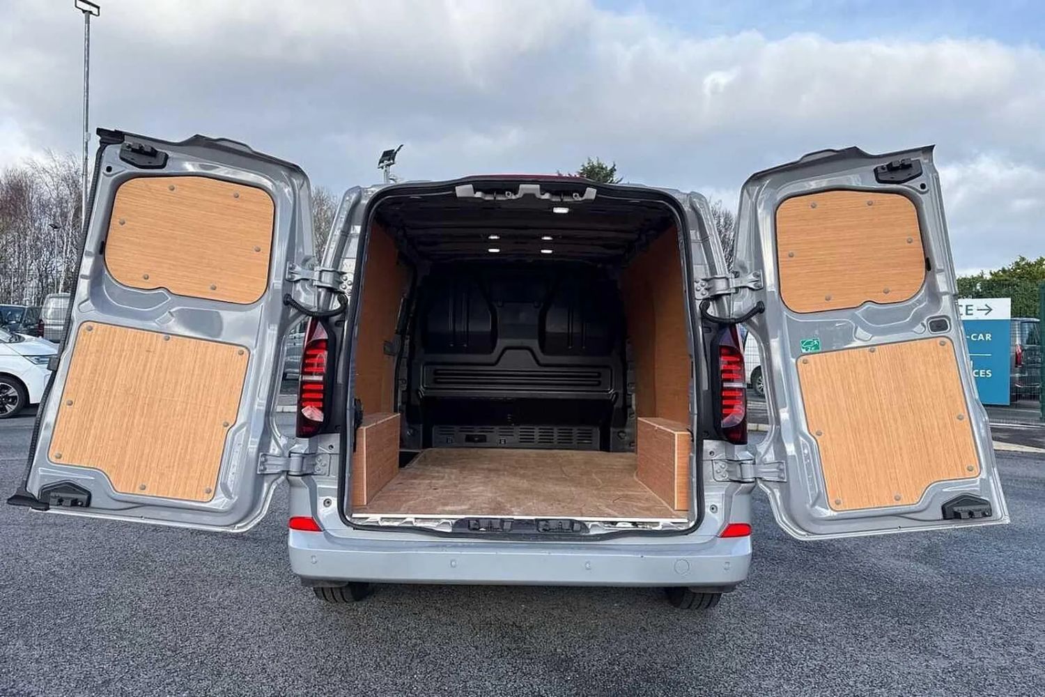 Used Volkswagen Transporter 2025 for sale - 77666256: Photo 6