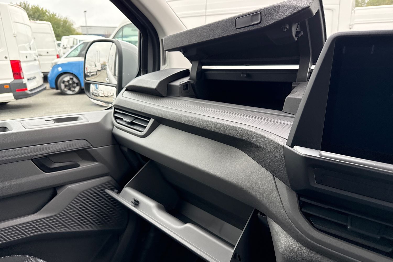 Used Volkswagen Transporter 2025 for sale - 76516039: Photo 32