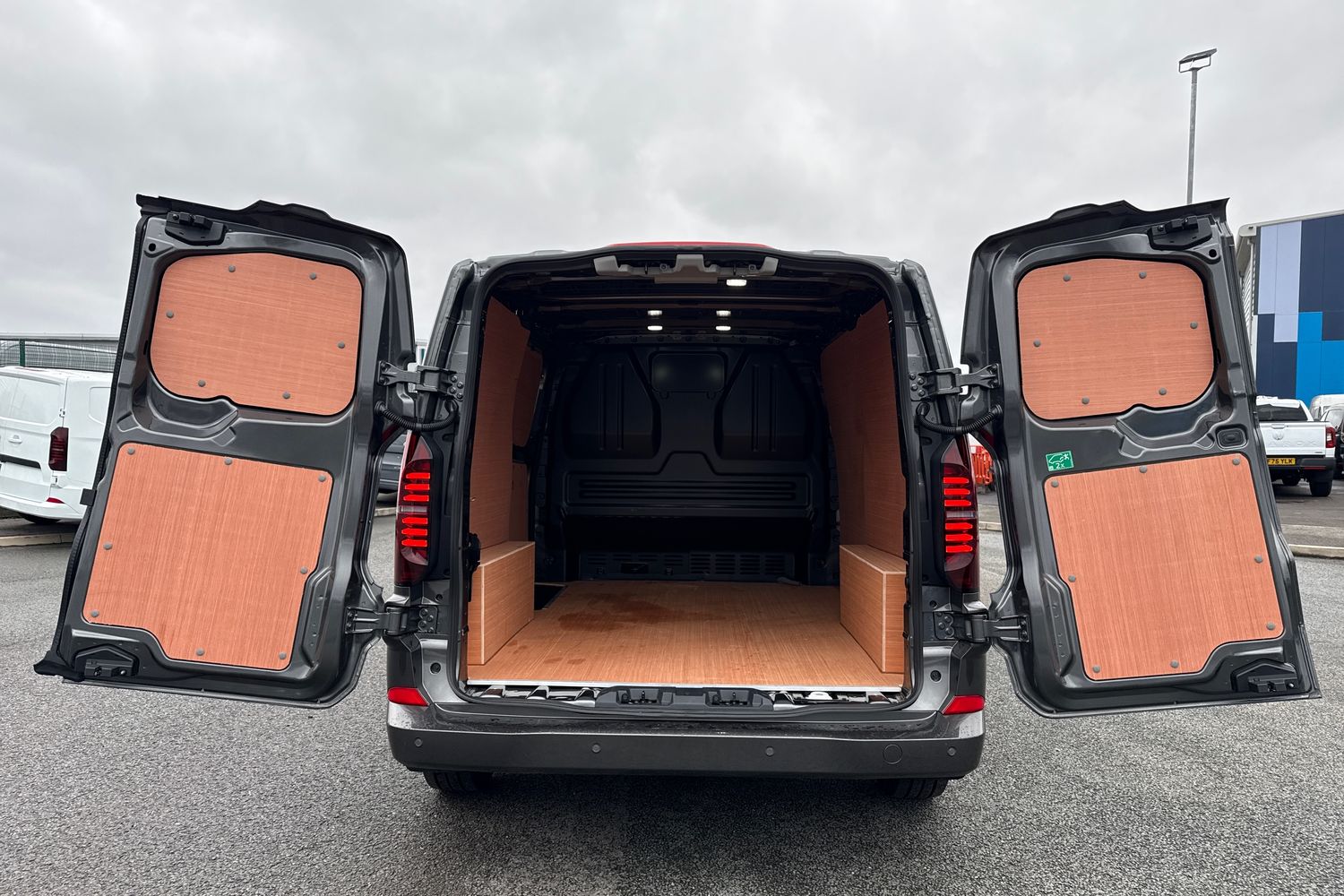 Used Volkswagen Transporter 2025 for sale - 77313030: Photo 6