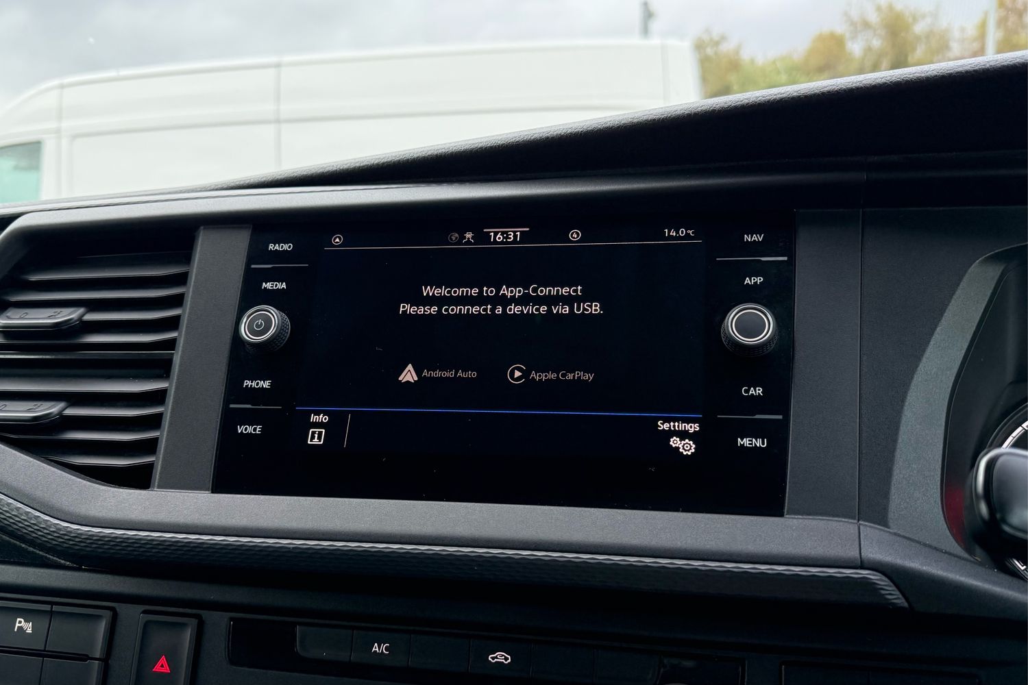 Used Volkswagen Transporter 2024 for sale - 76553510: Photo 49