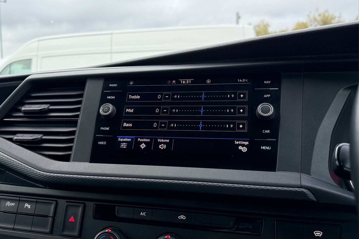 Used Volkswagen Transporter 2024 for sale - 76553510: Photo 52