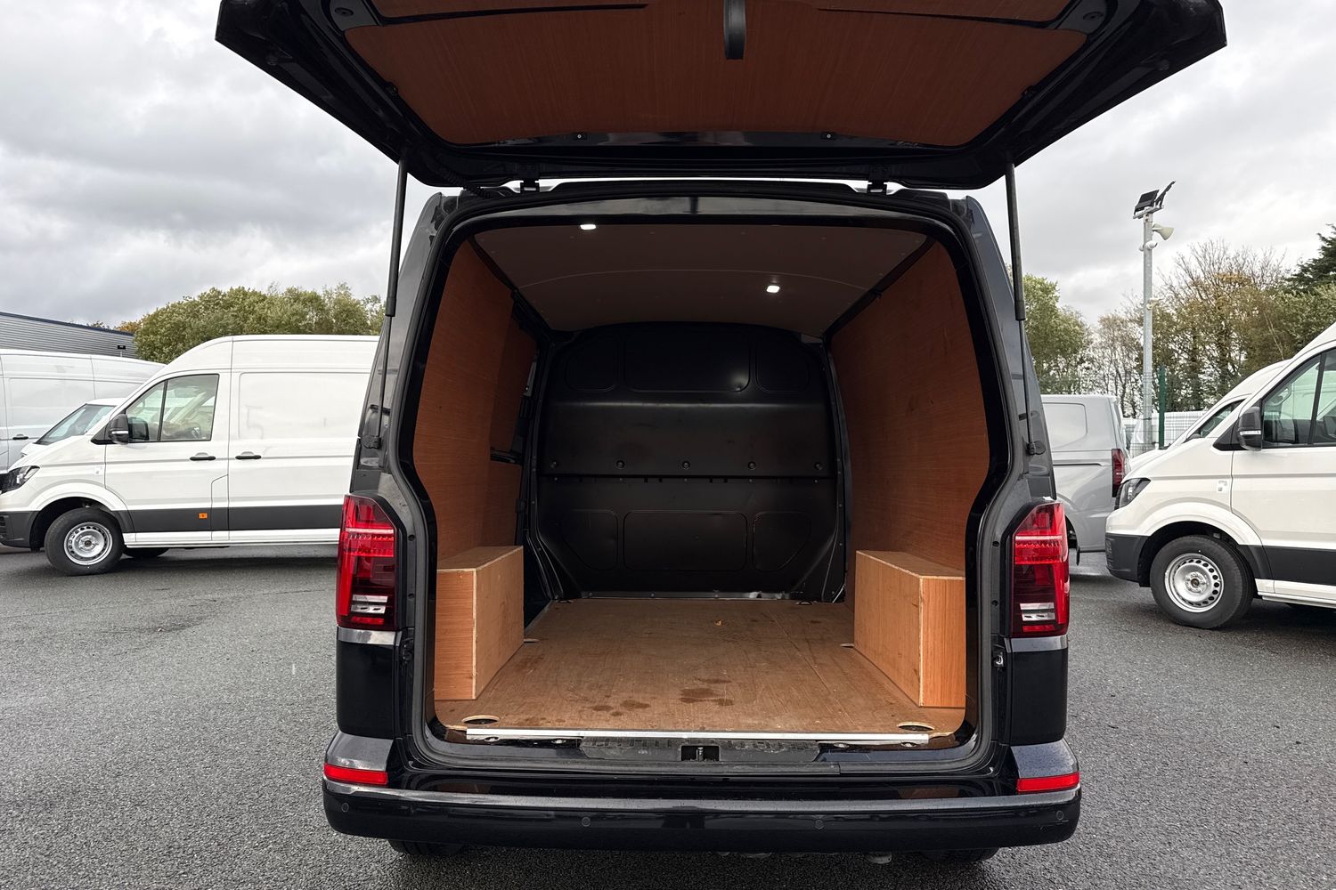 Used Volkswagen Transporter 2024 for sale - 76553510: Photo 6