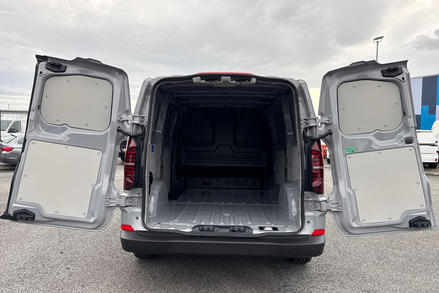 Used Volkswagen Transporter 2025 for sale - 76488338: Photo 6