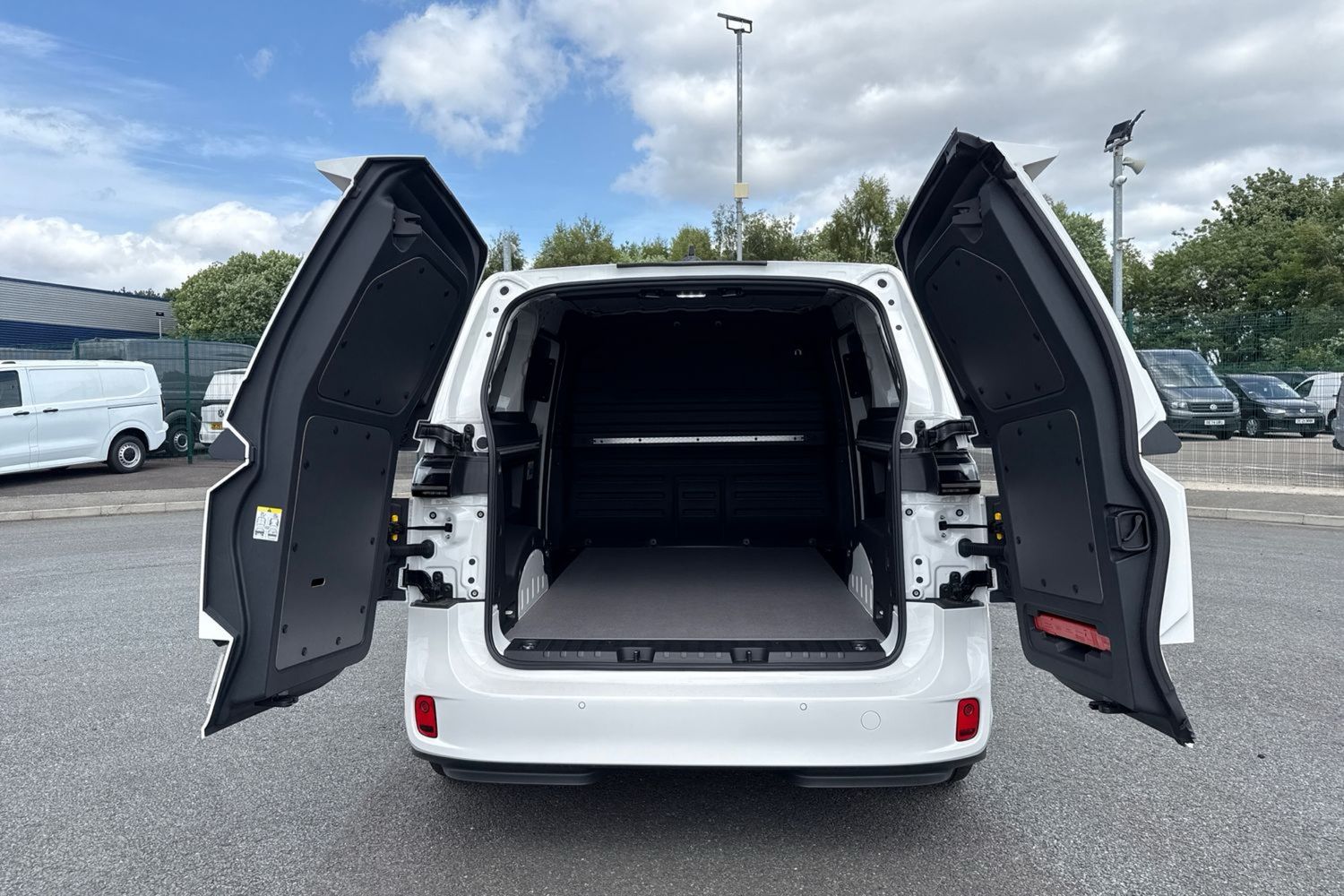 Used Volkswagen ID.Buzz 2025 for sale - 77199650: Photo 6