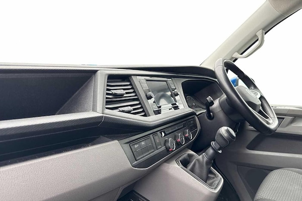 Used Volkswagen Transporter 2024 for sale - 76300379: Photo 2