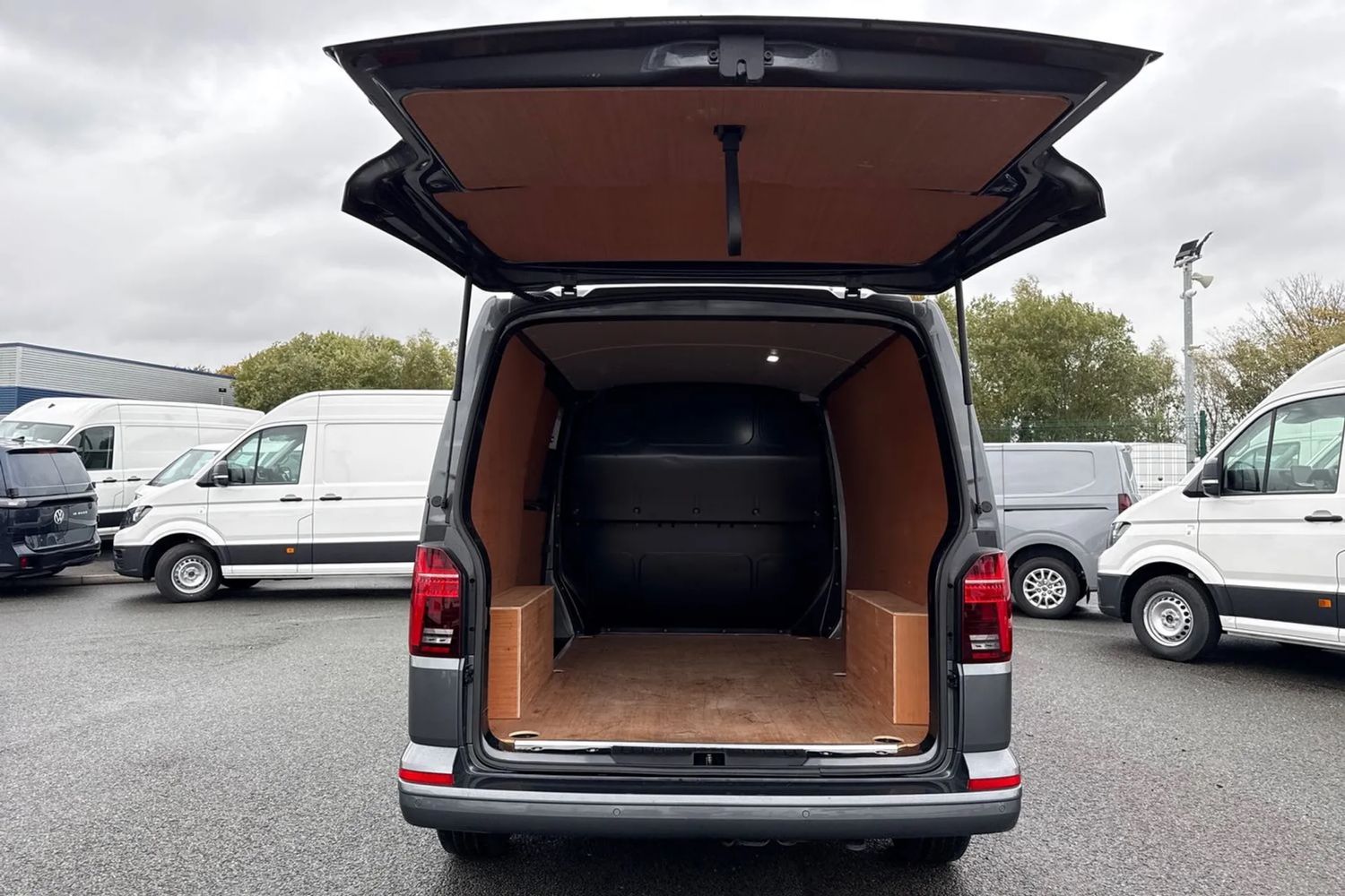 Used Volkswagen Transporter 2024 for sale - 76564716: Photo 6