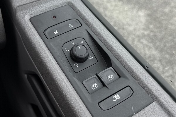 Used Volkswagen Transporter 2024 for sale - 76142223: Photo 40