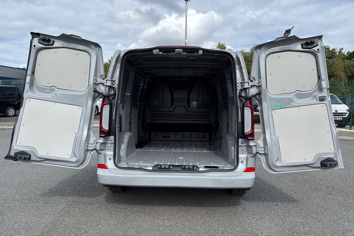 Used Volkswagen Transporter 2025 for sale - 77834906: Photo 6