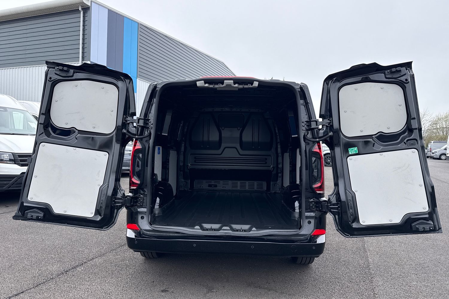 Used Volkswagen Transporter 2026 for sale - 78084198: Photo 6