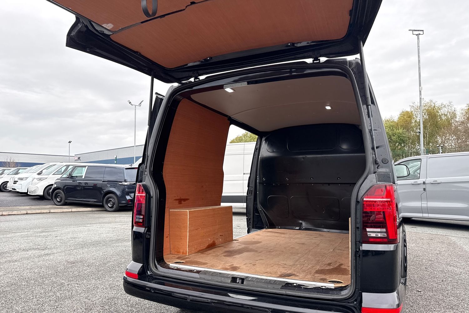 Used Volkswagen Transporter 2024 for sale - 77037326: Photo 33