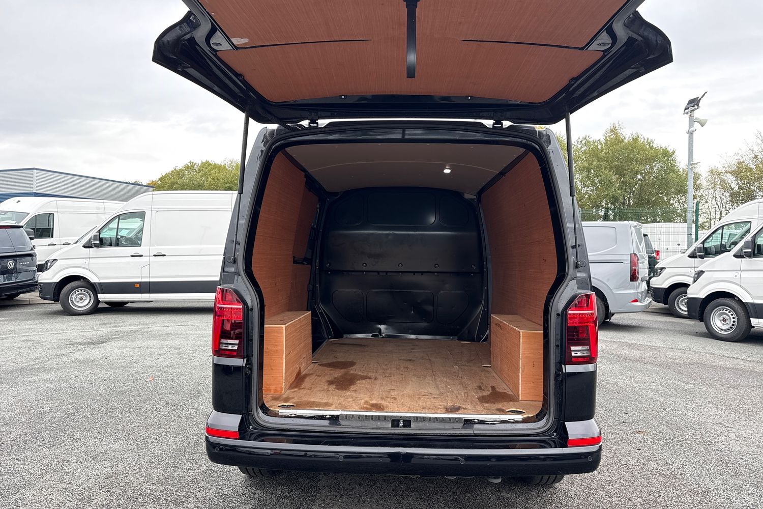 Used Volkswagen Transporter 2024 for sale - 77037326: Photo 6