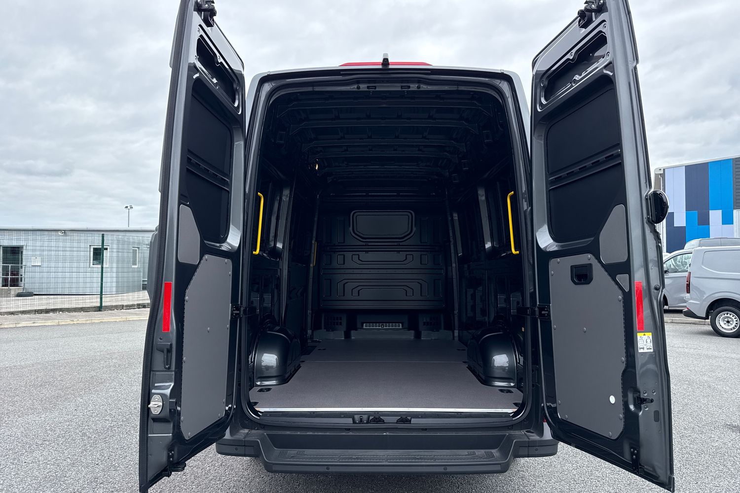 Used Volkswagen Crafter 2025 for sale - 76090148: Photo 6
