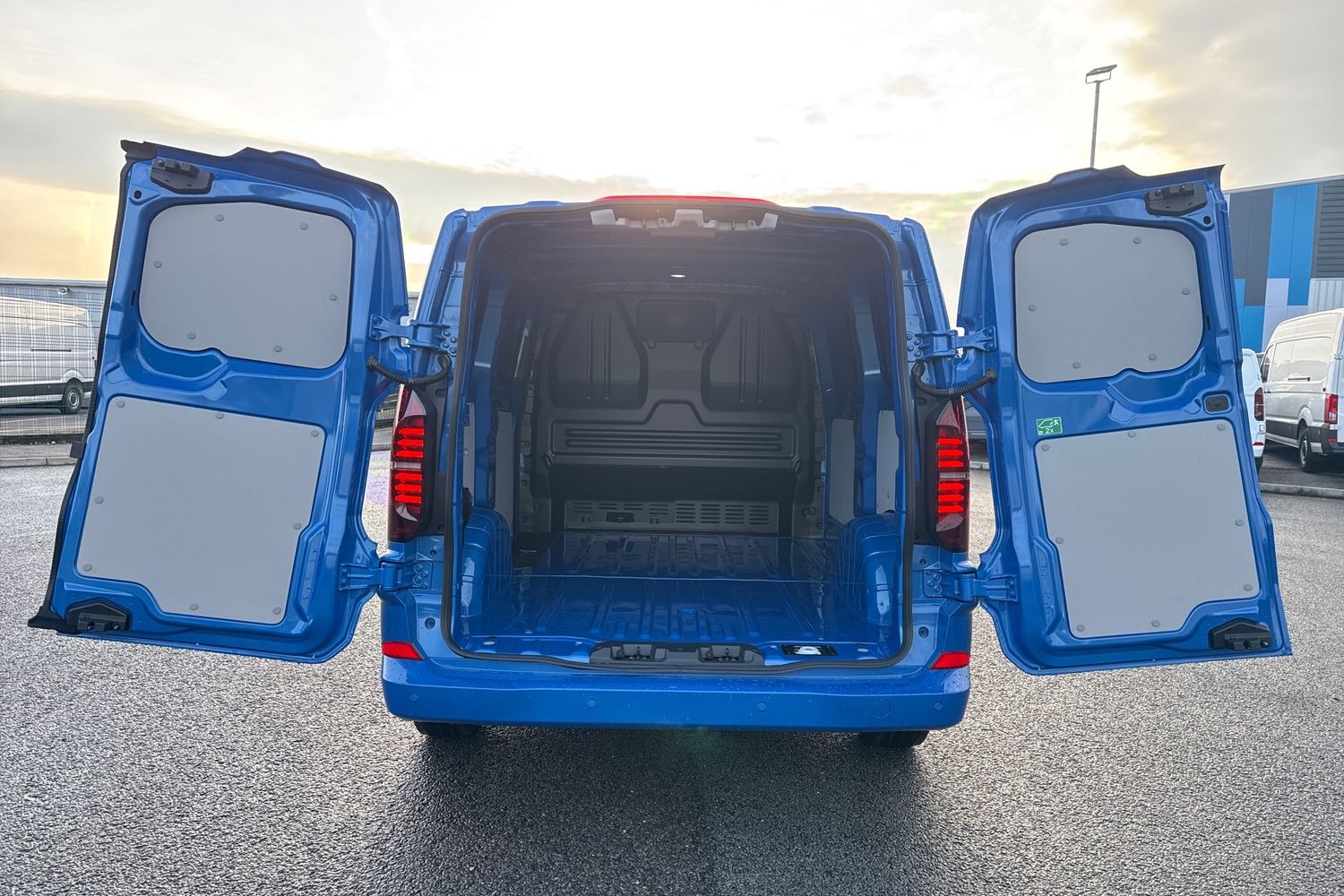 Used Volkswagen Transporter 2025 for sale - 77026499: Photo 6