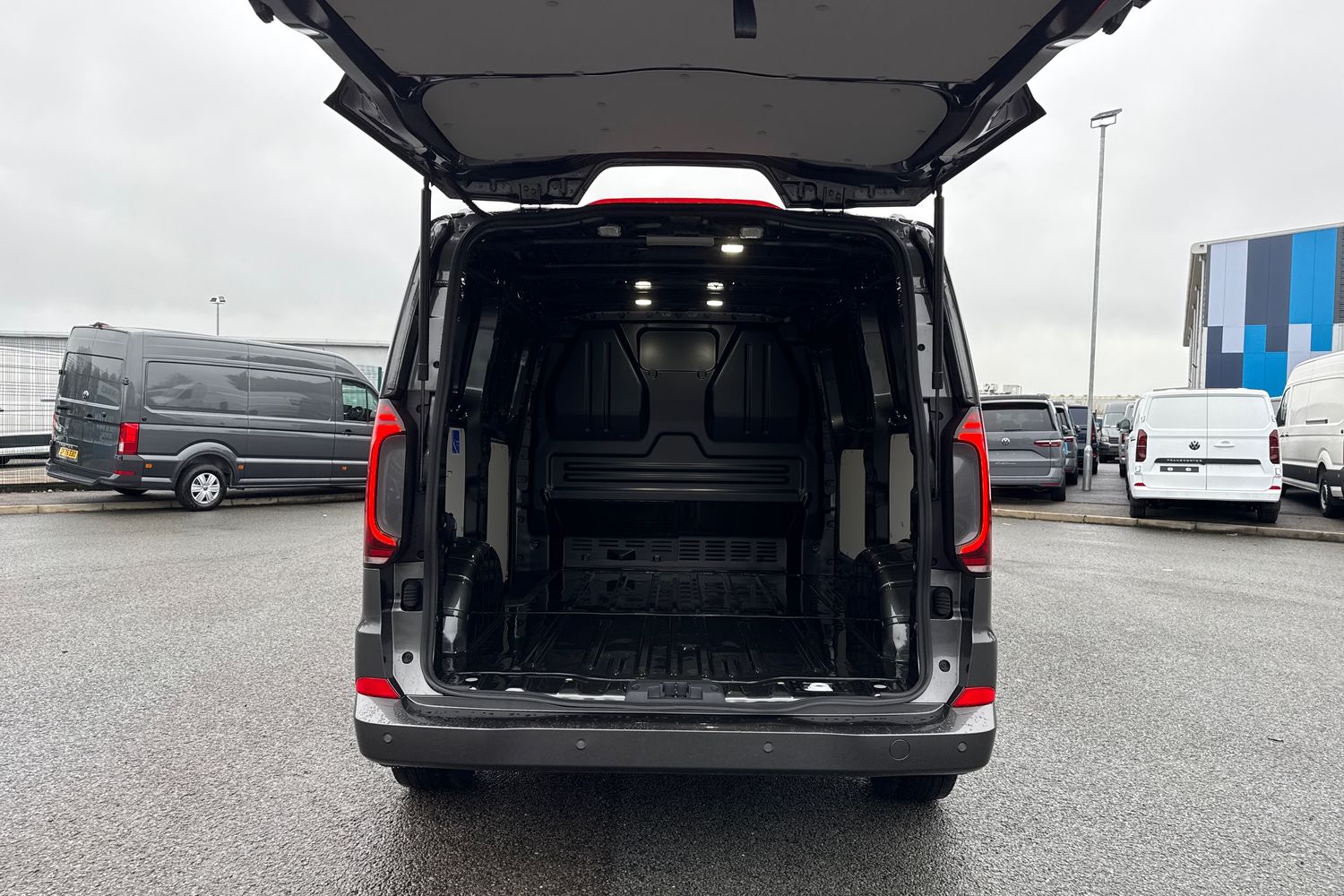 Used Volkswagen Transporter 2025 for sale - 77014029: Photo 6