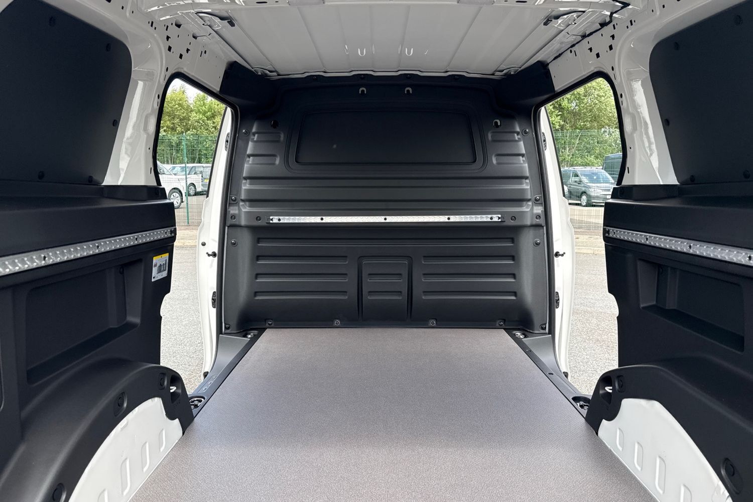 Used Volkswagen ID. Buzz Cargo 2025 for sale - 77037388: Photo 28